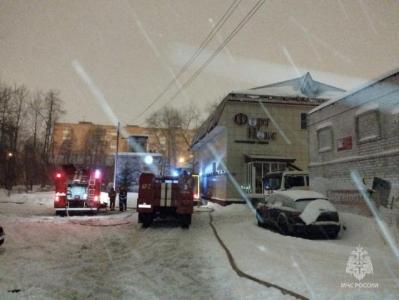 В Архангельске загорелся банный комплекс «Форд Нокс»