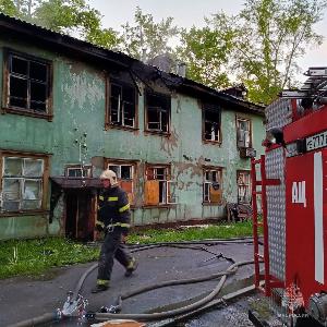 В Северодвинске ликвидировали возгорание в двух нежилых домах