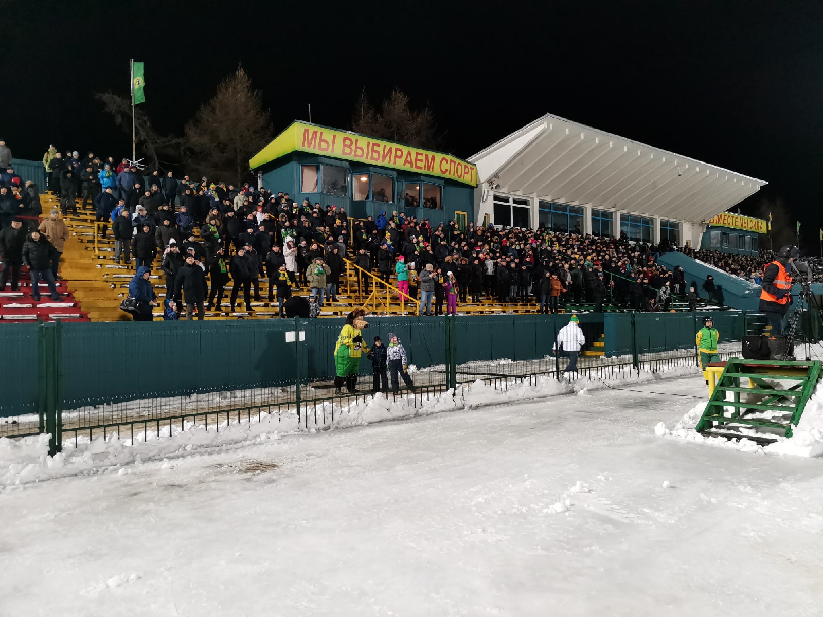 Водник Архангельск. Стадион Водник Киренск. Водник фото.