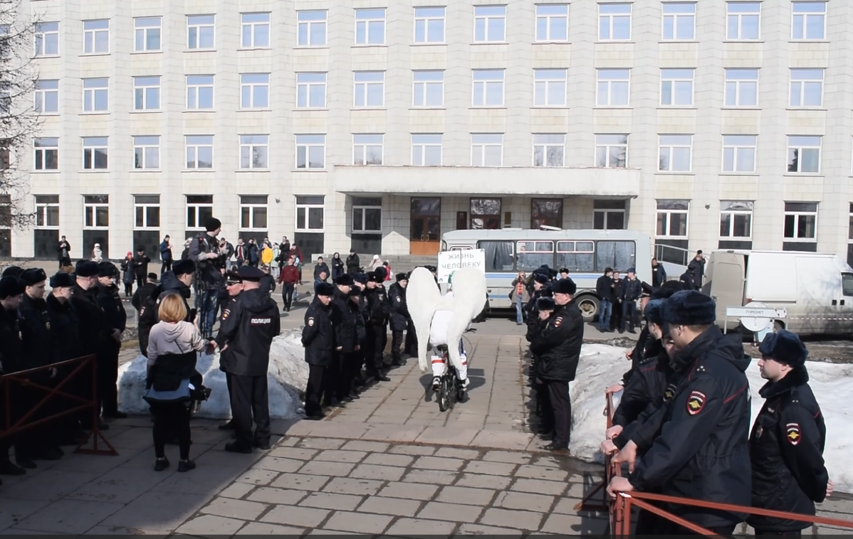 В Архангельске прошла церемония прощания с Андреем Христофоровым, более  известным как Древарх или Человек-дерево | 09.05.2024 | Архангельск -  БезФормата