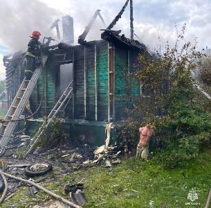 На пожаре в частном доме в Новодвинске пострадал ребенок