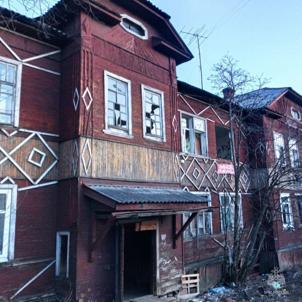 В Архангельске ночью сошла со свай очередная «деревяшка»