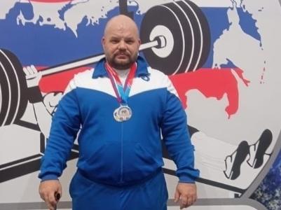 Александр Самойлов стал вторым на чемпионате России по пауэрлифтингу