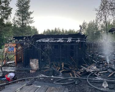 В Приморском округе из-за ошибки в эксплуатации печи в одном из СНТ сгорела частная баня