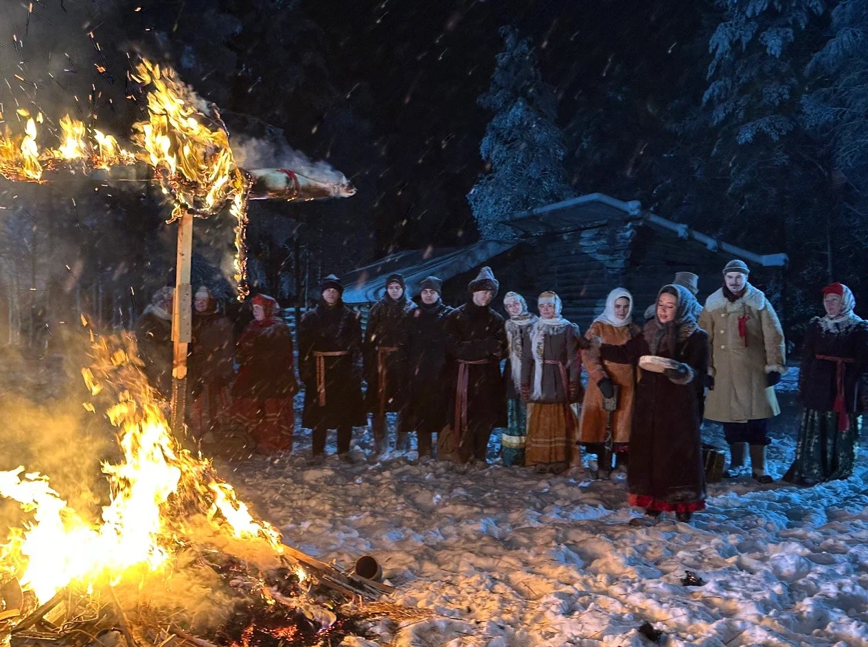 Молодые фольклористы на Первом канале оживили Масленицу в «Малых Корелах»