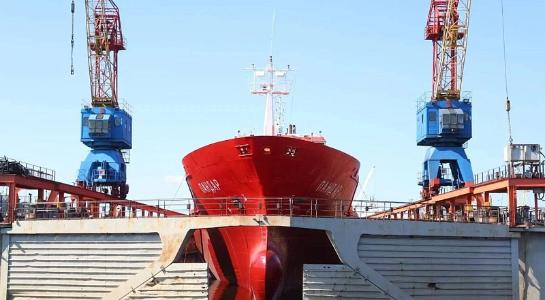 На «Красной Кузнице» завершили доковый ремонт танкера «Пандар»