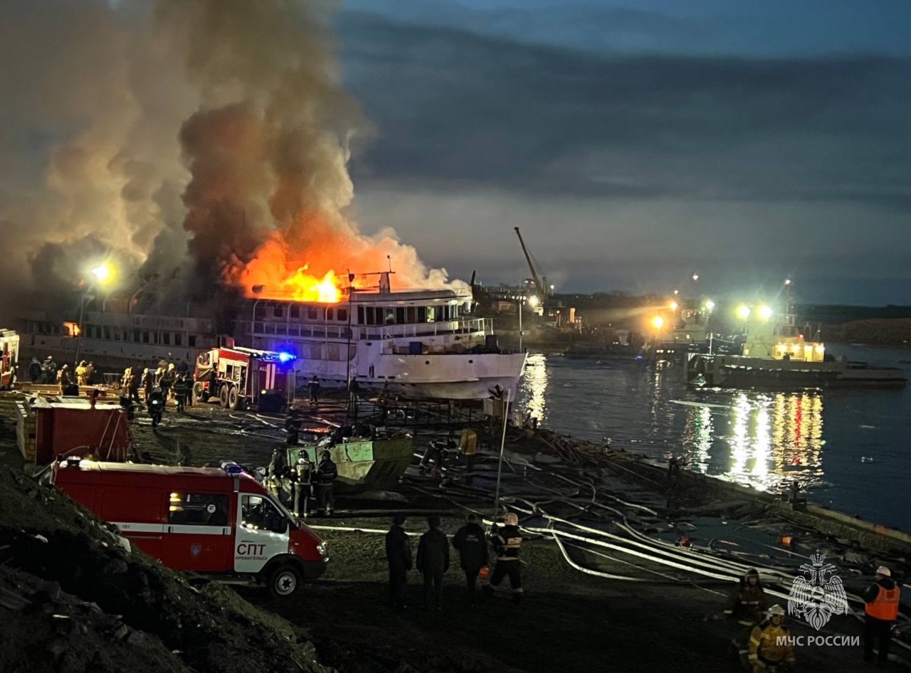 Ликвидирован пожар на теплоходе «М.В. Ломоносов» | 14.05.2024 | Архангельск  - БезФормата