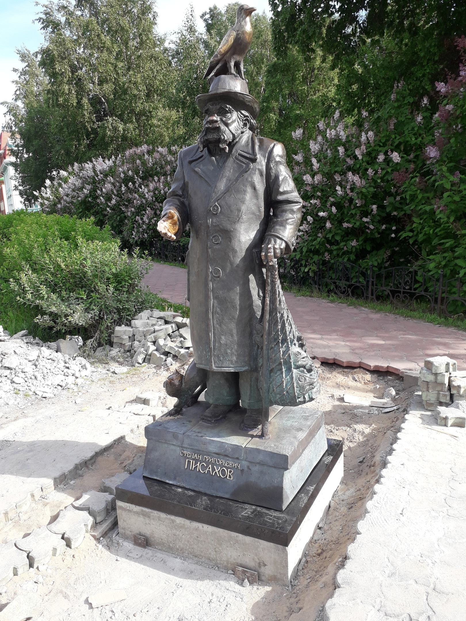 Памятник писахову в архангельске. Памятник Писахова в Архангельске Чумбарова. Степан Писахов памятник в Архангельске. Памятники на Чумбаровке в Архангельске.